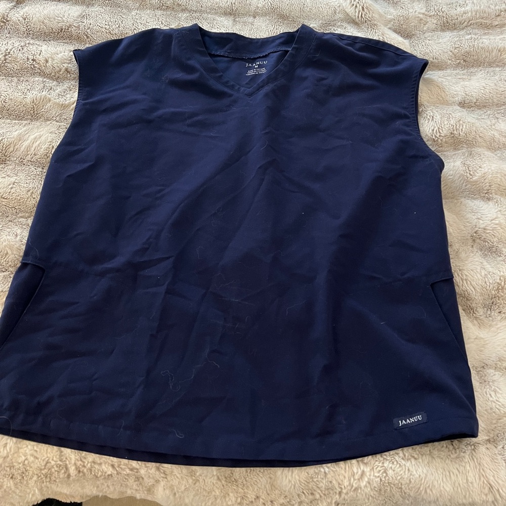 Jaanuu medium navy scrub top